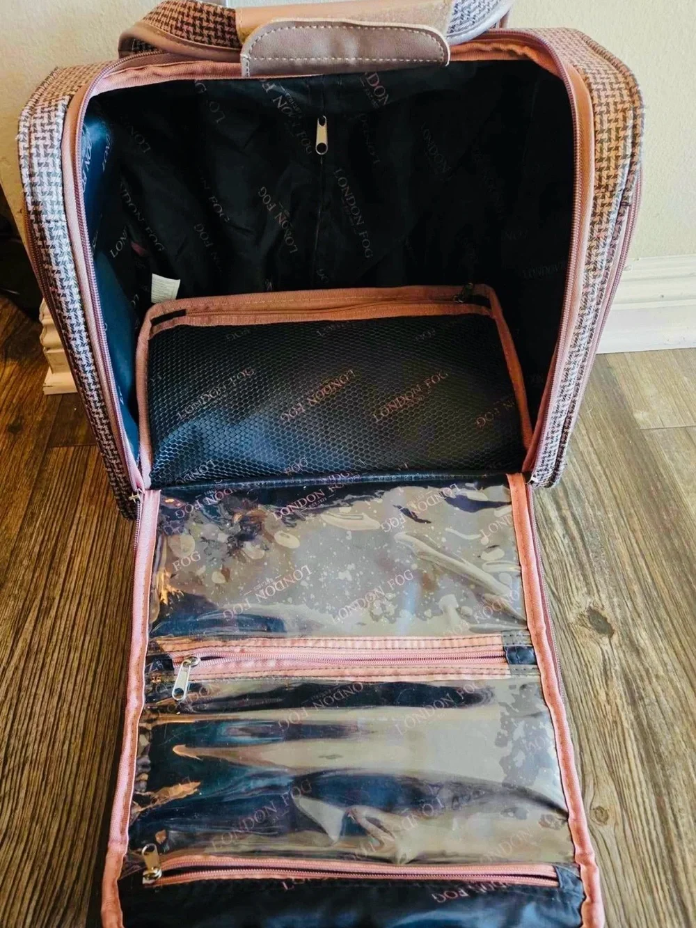 London Fog Pink Tweed Cosmetic Travel Case